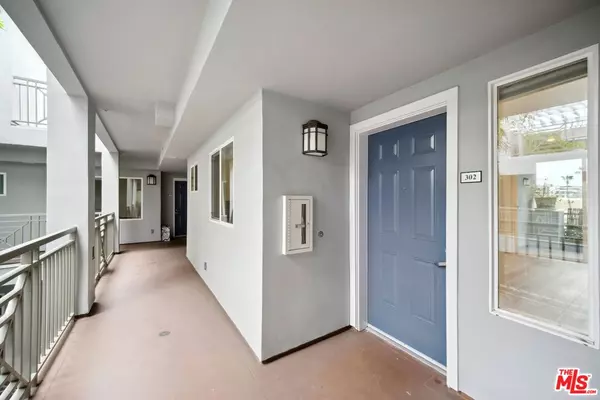 Los Angeles, CA 90028,6038 Carlton Way #302
