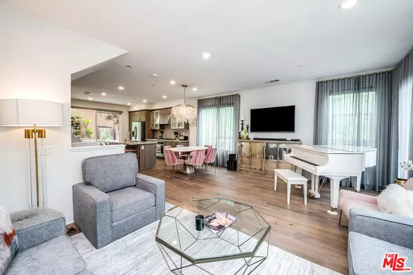 Los Angeles, CA 90068,6760 W Gill Way