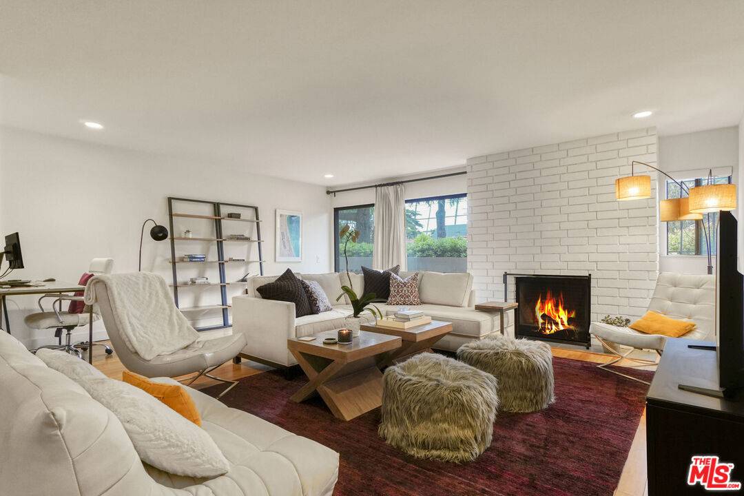 Santa Monica, CA 90403,858 12th St #4