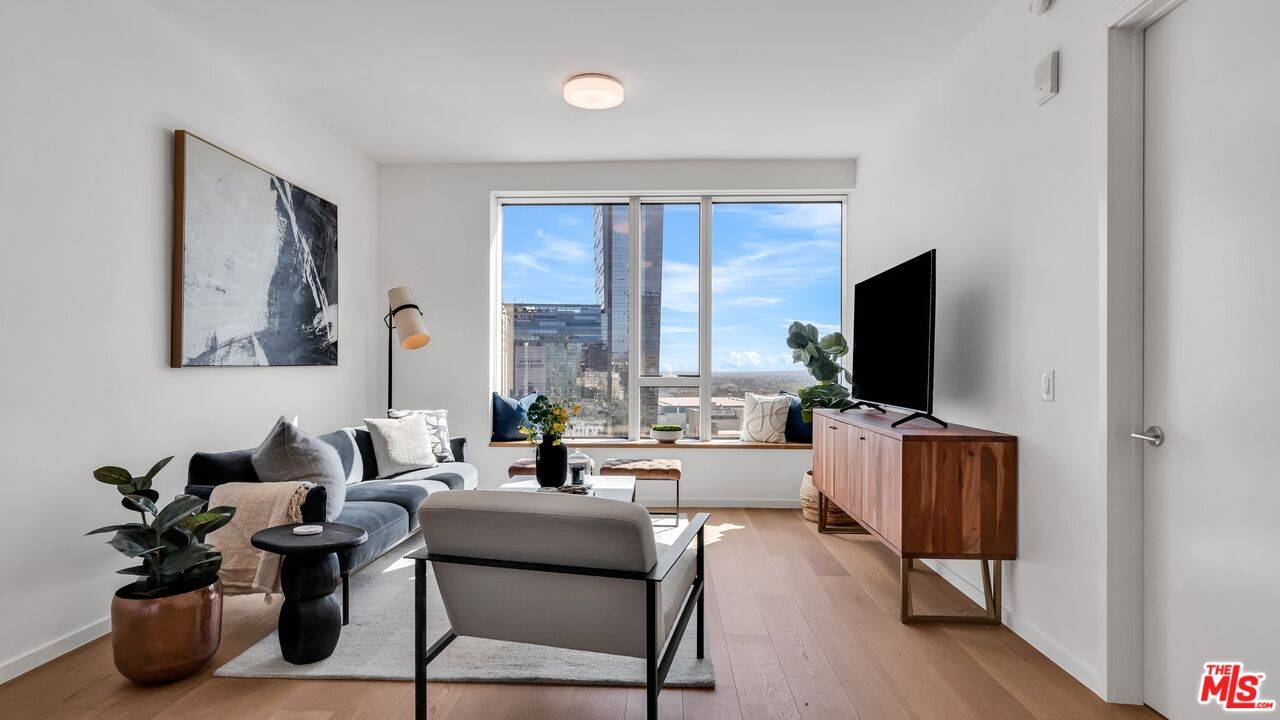 Los Angeles, CA 90017,889 Francisco St #1801