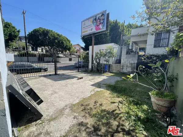 Los Angeles, CA 90023,3330 Whittier Blvd