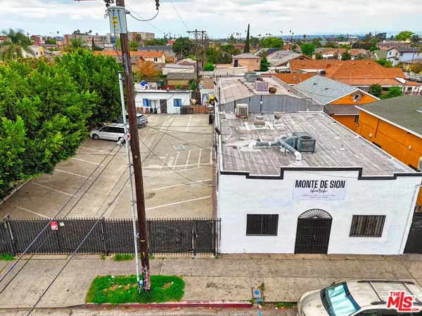 Los Angeles, CA 90003,6617 S San Pedro St