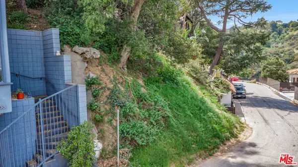 Los Angeles, CA 90068,7192 Woodrow Wilson Dr