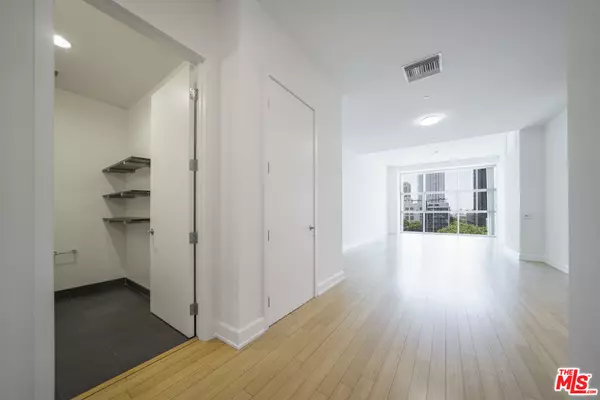 Los Angeles, CA 90020,3223 W 6th St #605