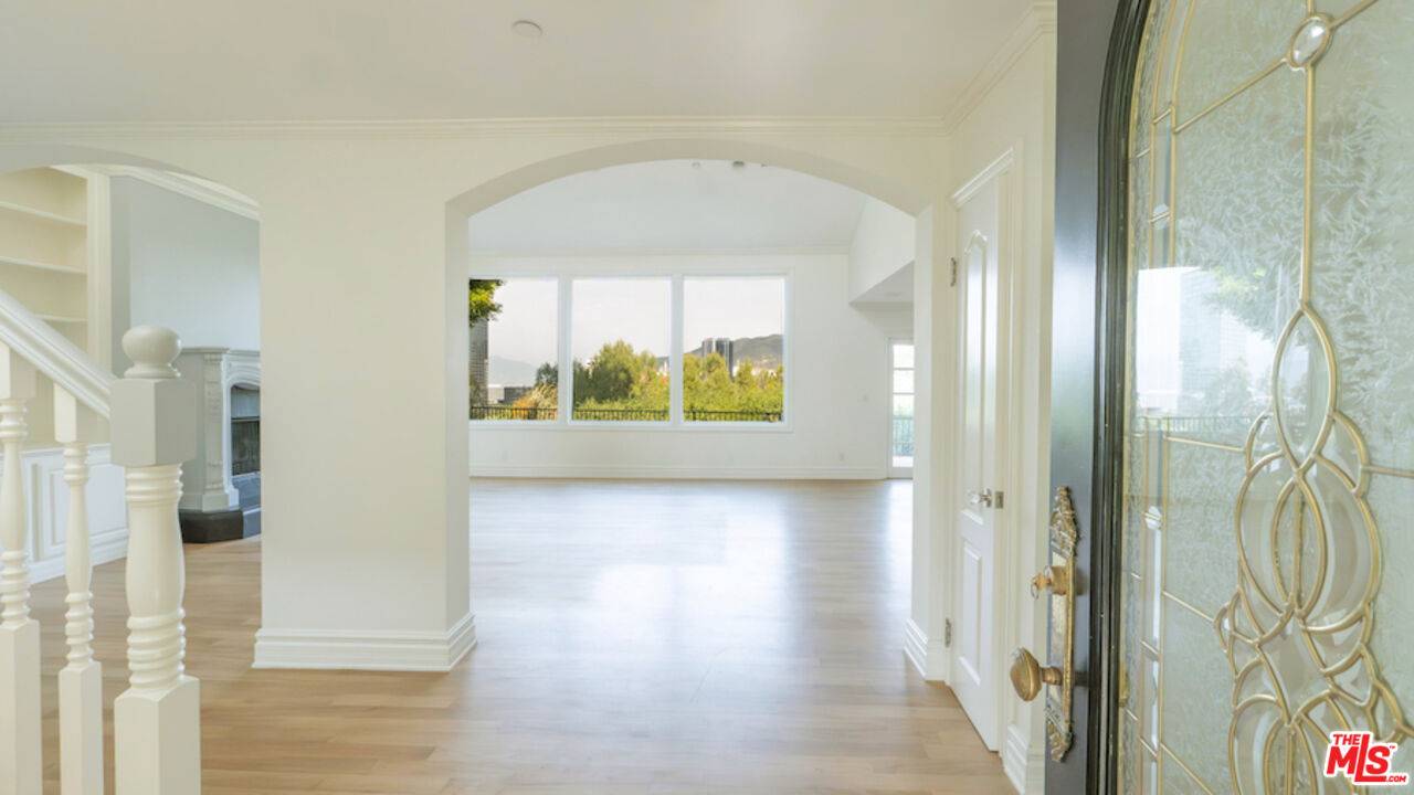 Studio City, CA 91604,10900 Terryview Dr
