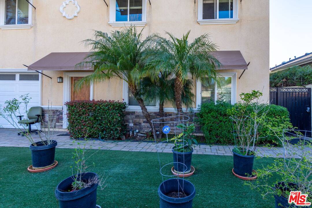 6953 Enfield Ave, Reseda, CA 91335