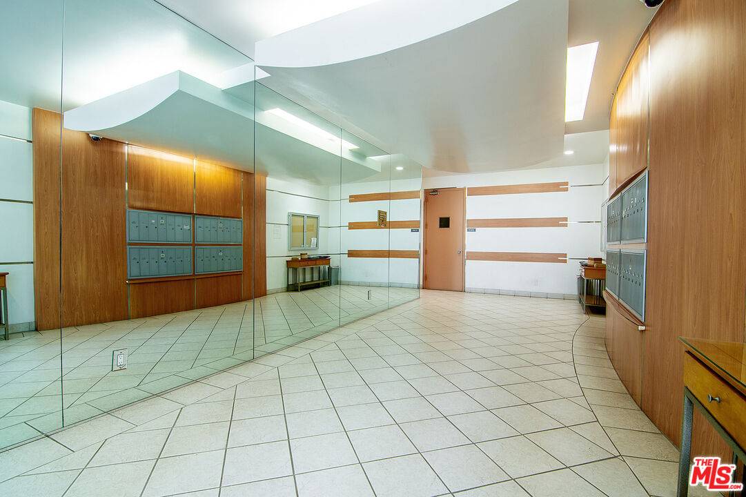 Los Angeles, CA 90025,1271 Stoner Ave #208
