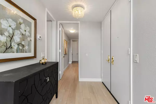 Encino, CA 91316,4949 Genesta Ave #212A