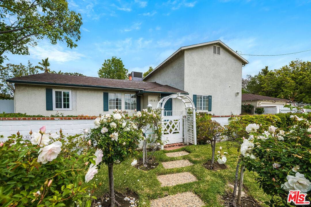 10355 Camarillo St, Toluca Lake, CA 91602
