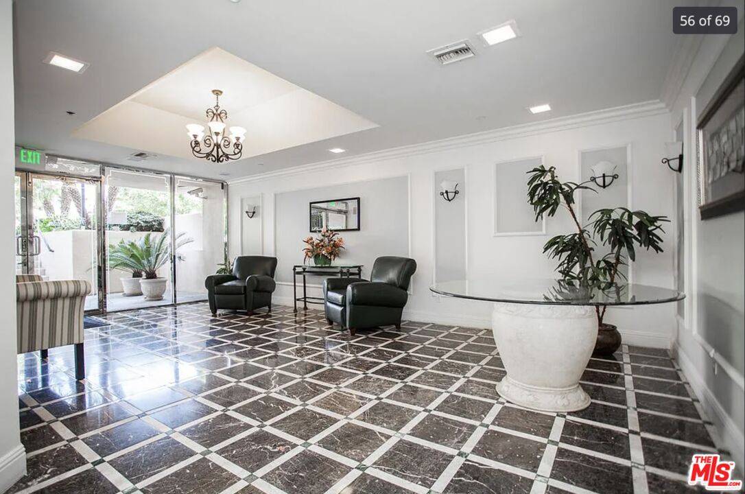 Beverly Hills, CA 90210,405 N Palm Dr #301