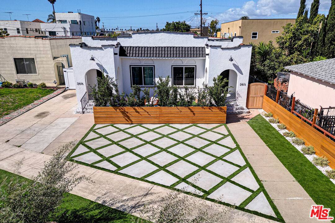 Los Angeles, CA 90018,2815 12th Avenue