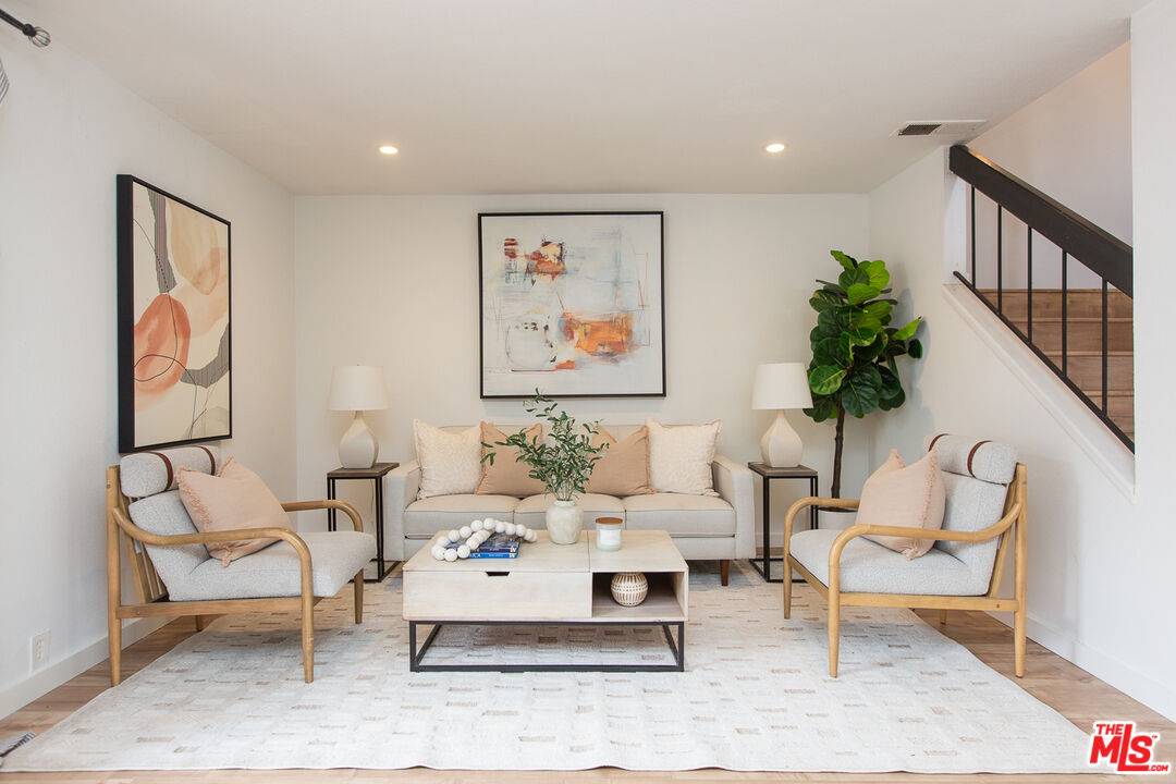 Glendale, CA 91202,1333 Valley View Rd #9