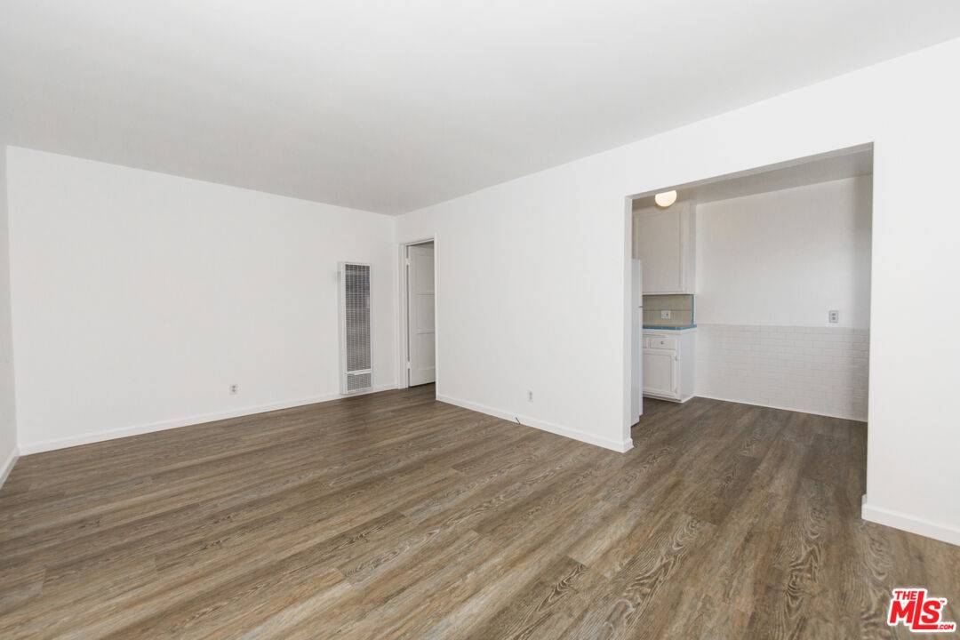 Los Angeles, CA 90045,7012 Glasgow Ave #1