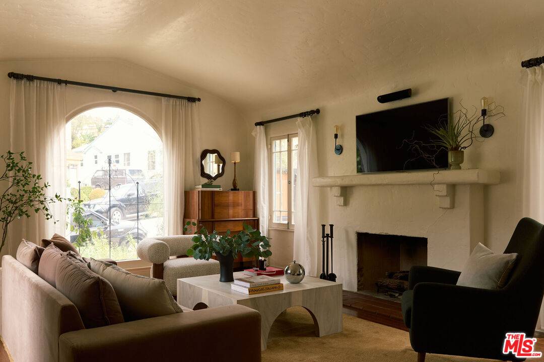 Los Angeles, CA 90039,3106 Scotland St