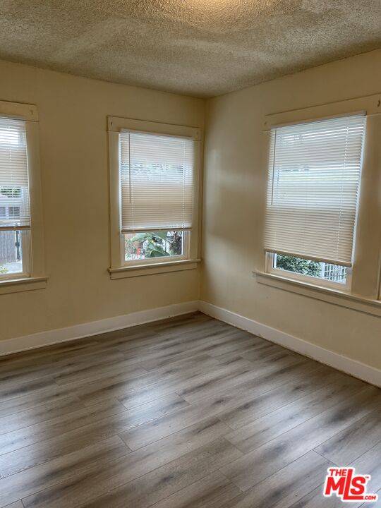 Los Angeles, CA 90019,1275 E Queen Anne Pl