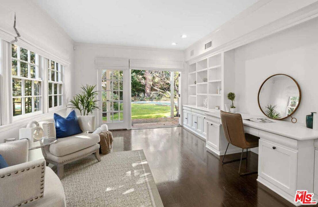 Los Angeles, CA 90049,523 Avondale Ave