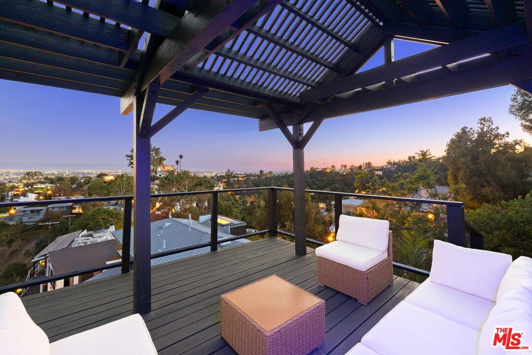 2860 Hollyridge Dr, Los Angeles, CA 90068
