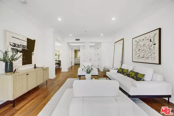 Beverly Hills, CA 90212,261 S Reeves Dr #201