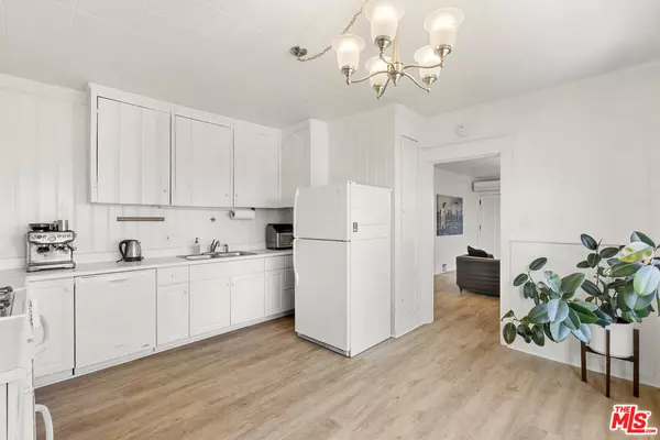 Los Angeles, CA 90068,2014 Whitley Ave #2
