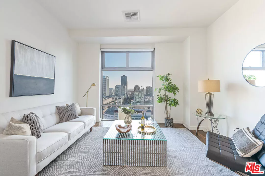 Los Angeles, CA 90017,801 S Grand Ave #1412