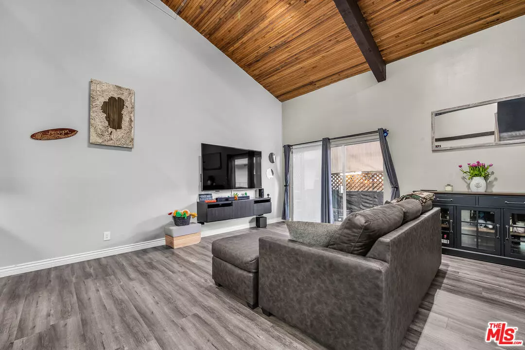 Encino, CA 91316,5460 White Oak Ave #D309