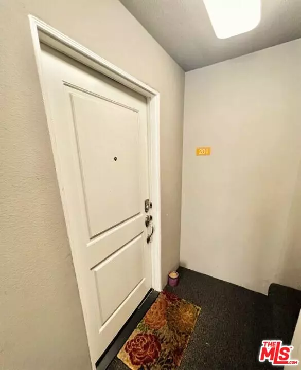 Burbank, CA 91505,355 N Maple St #201