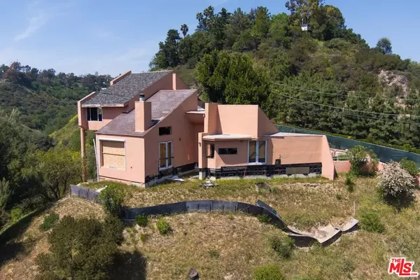 Los Angeles, CA 90210,3025 Benedict Canyon Dr