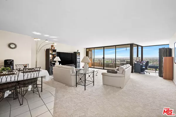 Marina Del Rey, CA 90292,4265 Marina City Dr #917