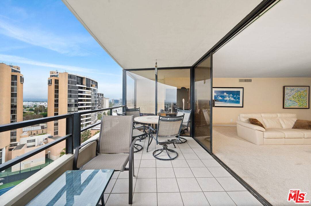 Marina Del Rey, CA 90292,4265 Marina City Dr #917