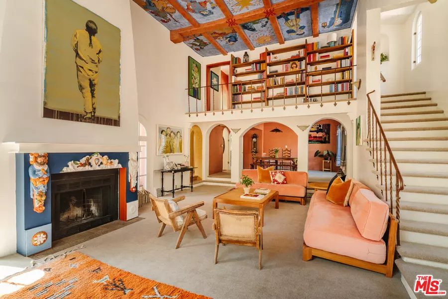 5163 Franklin Ave, Los Angeles, CA 90027