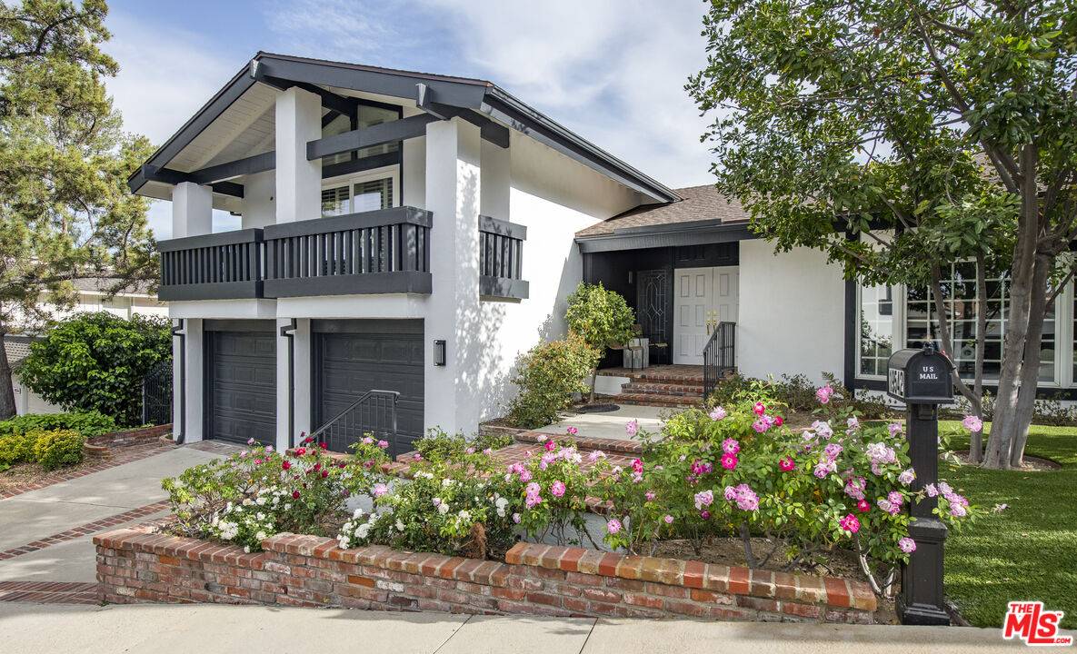 19542 Greenbriar Dr, Tarzana, CA 91356