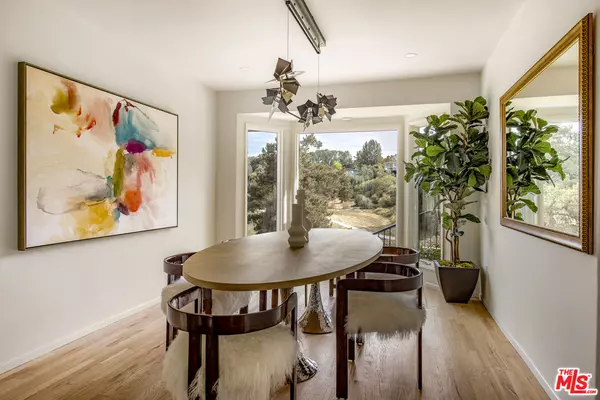 Tarzana, CA 91356,19542 Greenbriar Dr