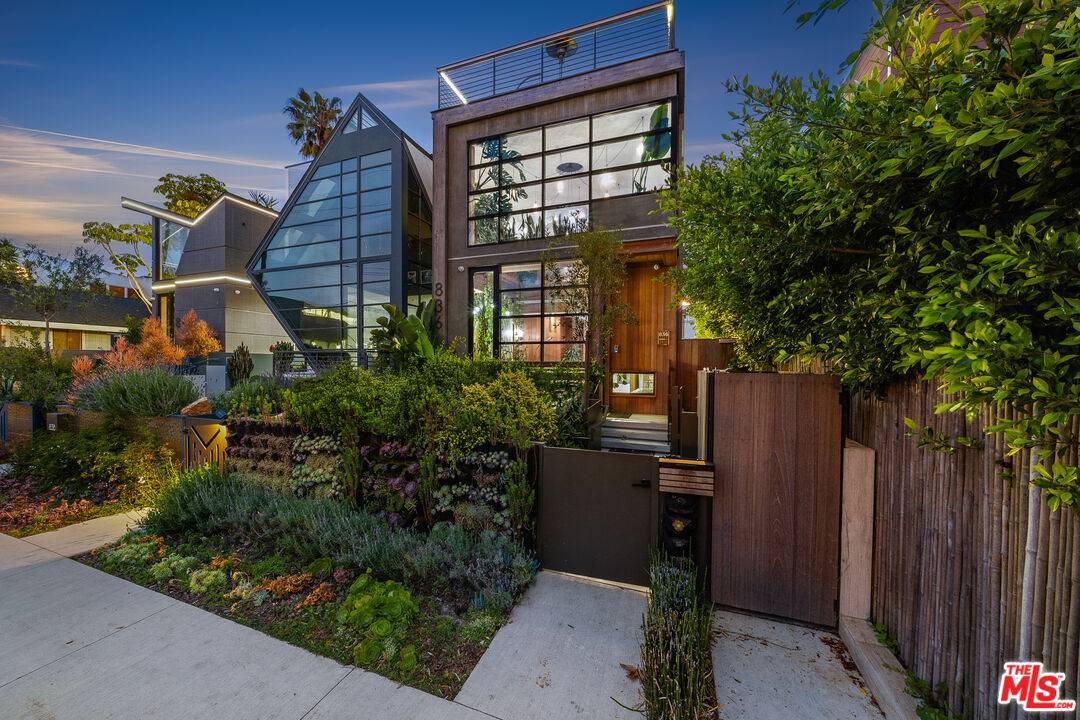 Venice, CA 90291,836 California Ave