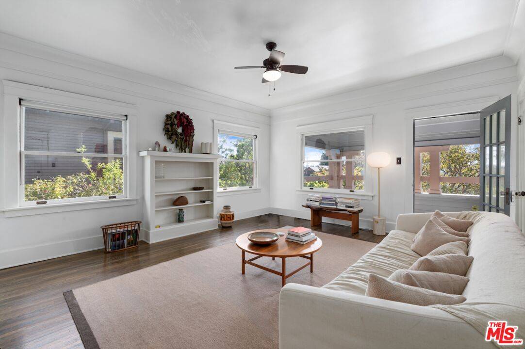 Los Angeles, CA 90018,2936 S La Salle Ave
