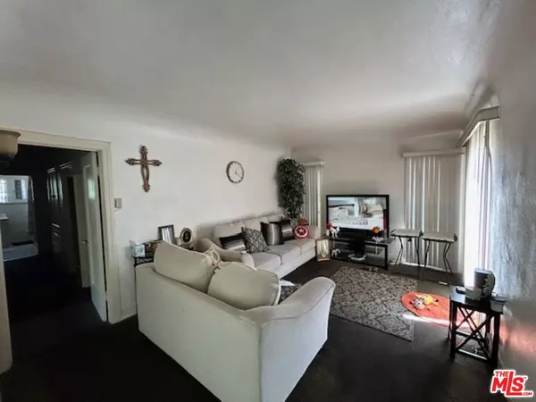 Los Angeles, CA 90061,319 E 113th St