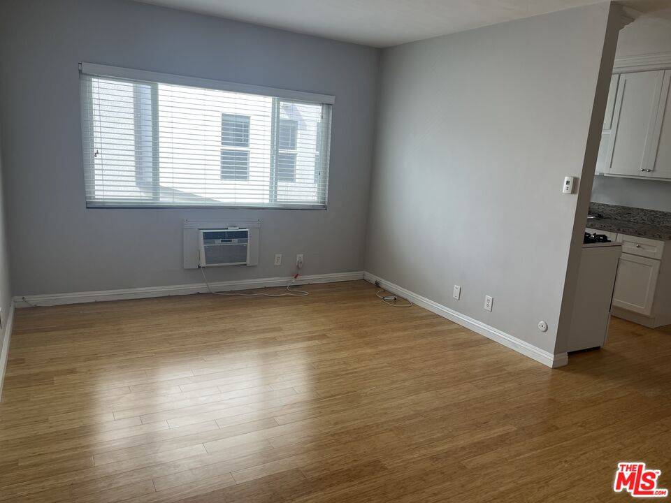 Los Angeles, CA 90026,233 N PARK VIEW ST #8