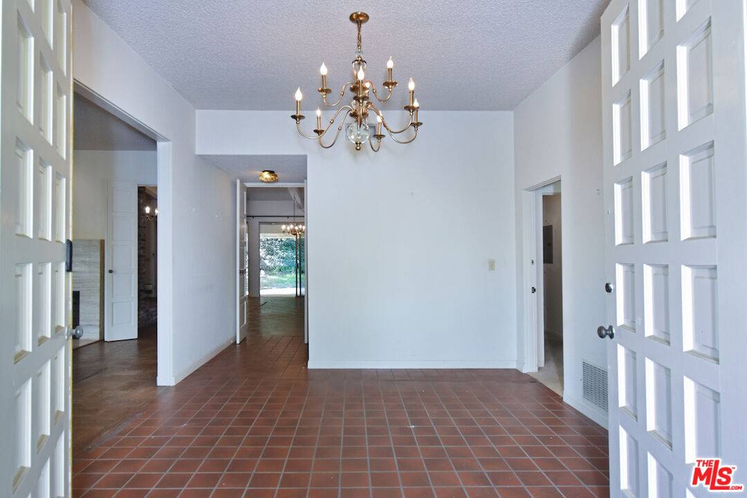 Encino, CA 91436,16050 Royal Mount Dr