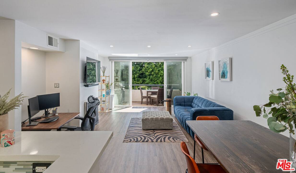 8535 W West Knoll Dr #208, West Hollywood, CA 90069