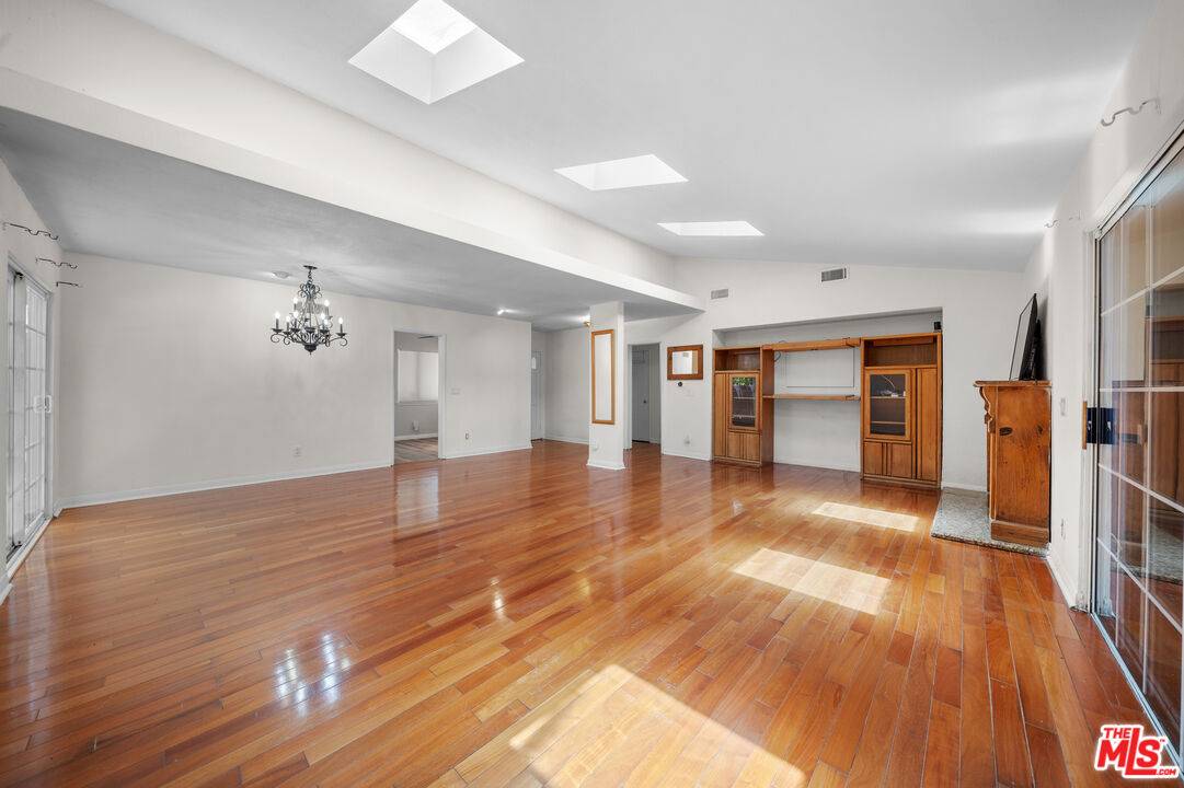 Northridge, CA 91325,18165 Eccles St