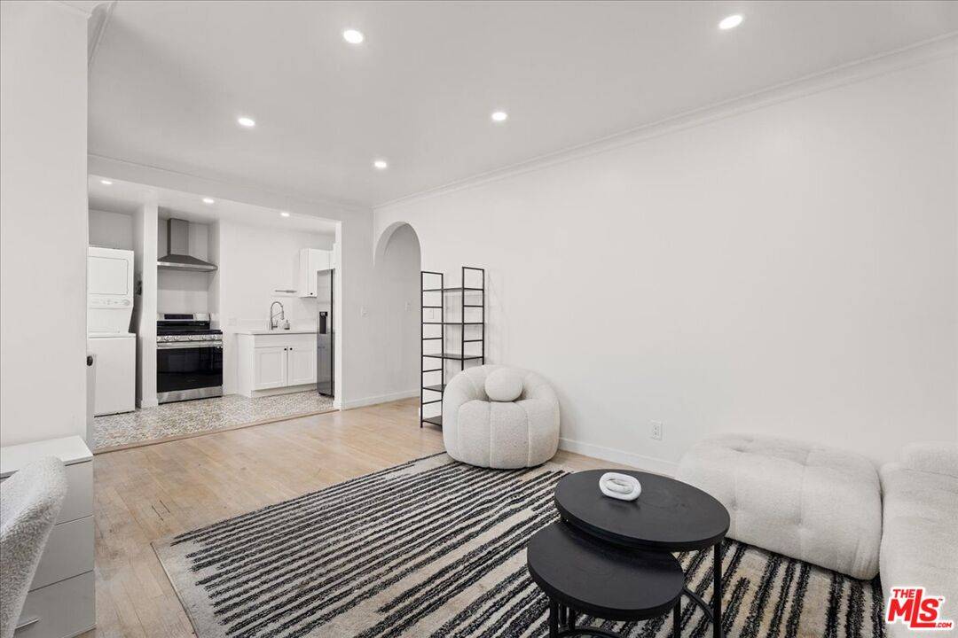 205 S Reeves Dr, Beverly Hills, CA 90212