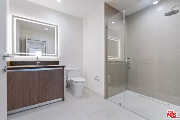 Los Angeles, CA 90035,1444 Rexford Dr #404