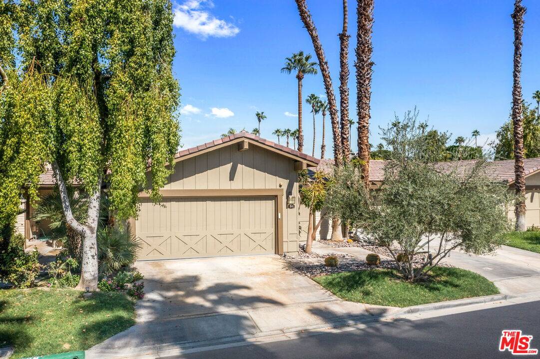 84 Running Springs Dr, Palm Desert, CA 92211