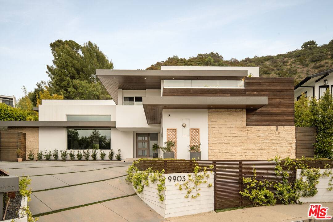 Beverly Hills, CA 90210,9903 Anthony Pl