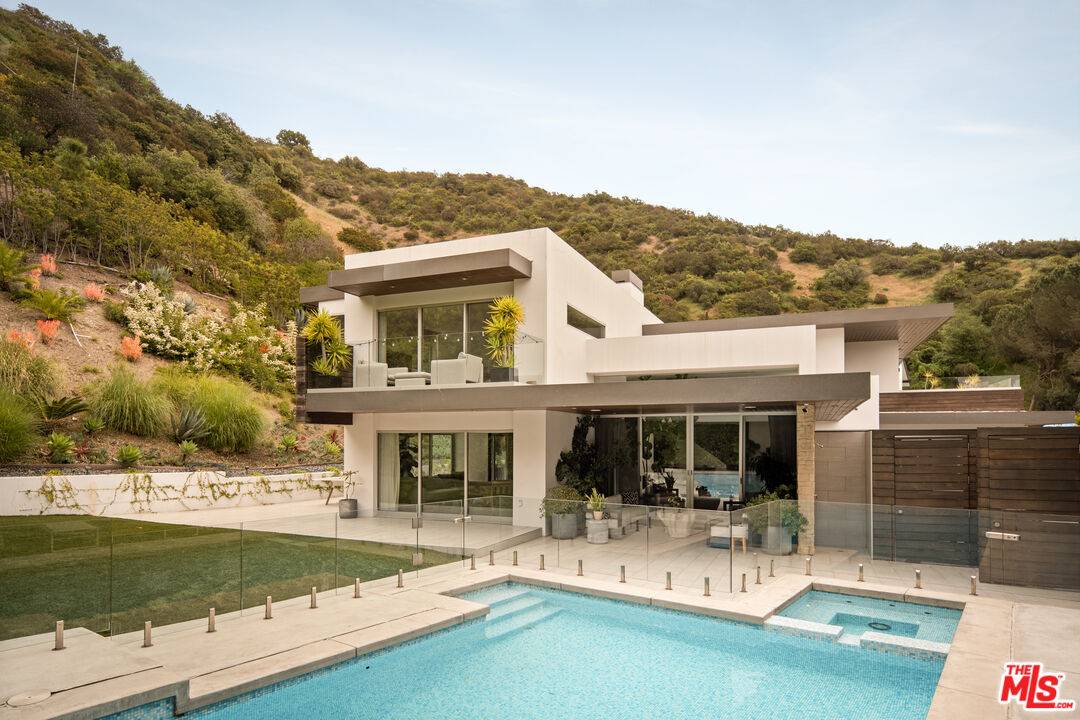 Beverly Hills, CA 90210,9903 Anthony Pl