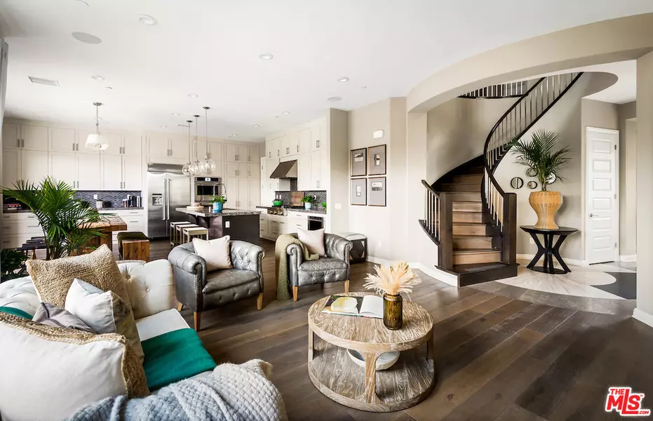 20700 Walnut Cir, Porter Ranch, CA 91326