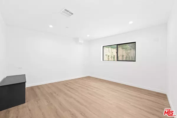 Los Angeles, CA 90024,1417 Crestview Ct