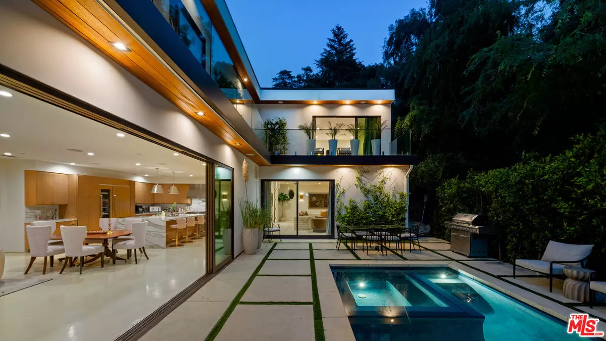 Los Angeles, CA 90046,1884 Laurel Canyon Rd