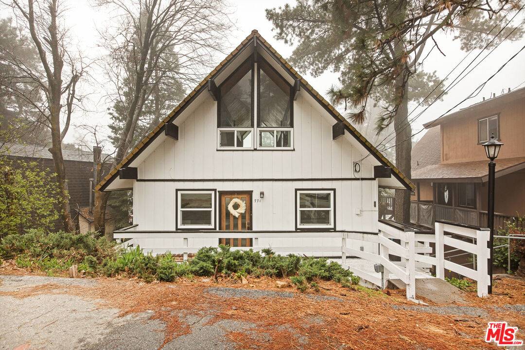771 W Victoria Ct, Lake Arrowhead, CA 92352