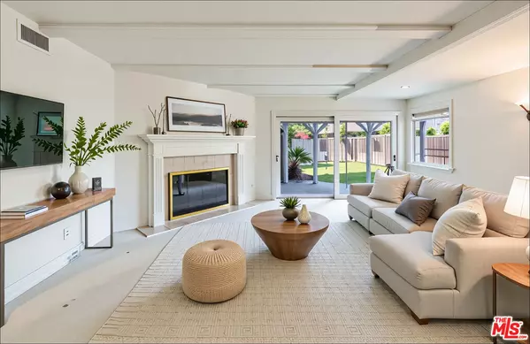 Woodland Hills, CA 91364,21924 Buena Ventura St