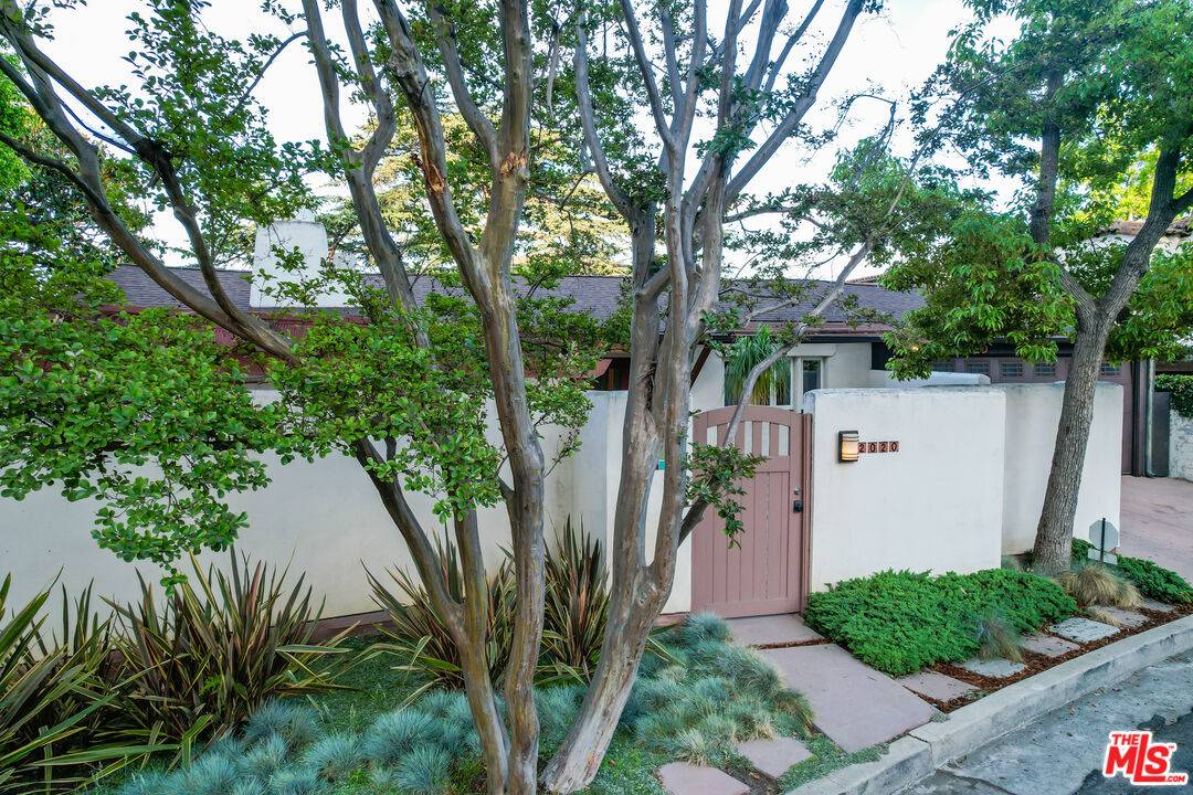 2020 Redcliff St, Los Angeles, CA 90039